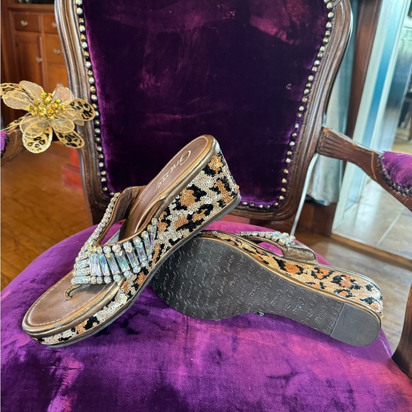 New embellished, leopard print platforms - Picture 3 of 4